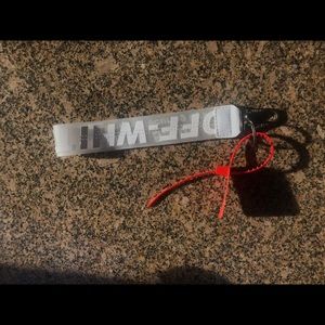 OFF-WHITE KEYCHAIN